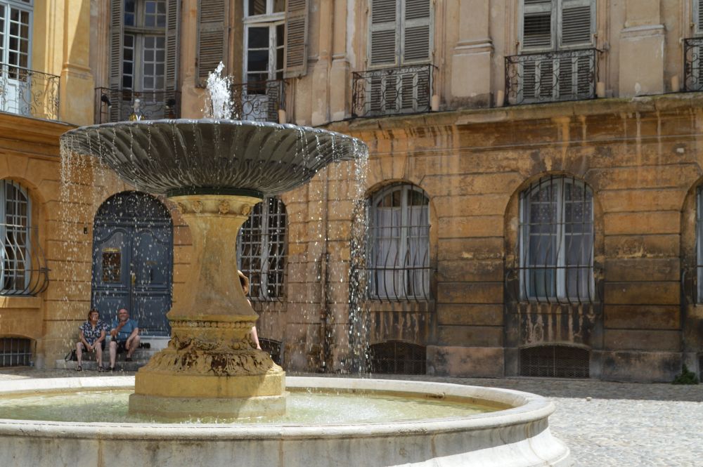 fontaine de la place d'Albertas à Aix en Provence