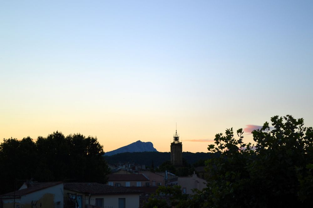 vue sur la Sainte Victoire au lever du soleil
