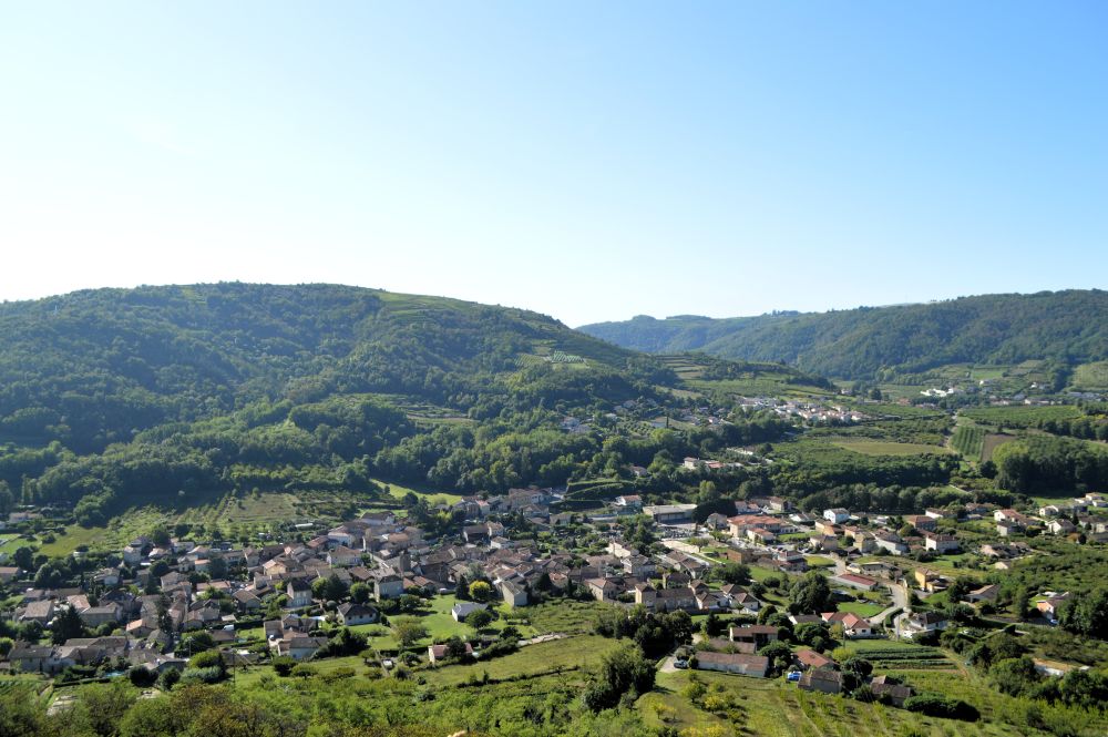 Vue sur le village de Saint Désirat depuis le coteau de Rochevine
