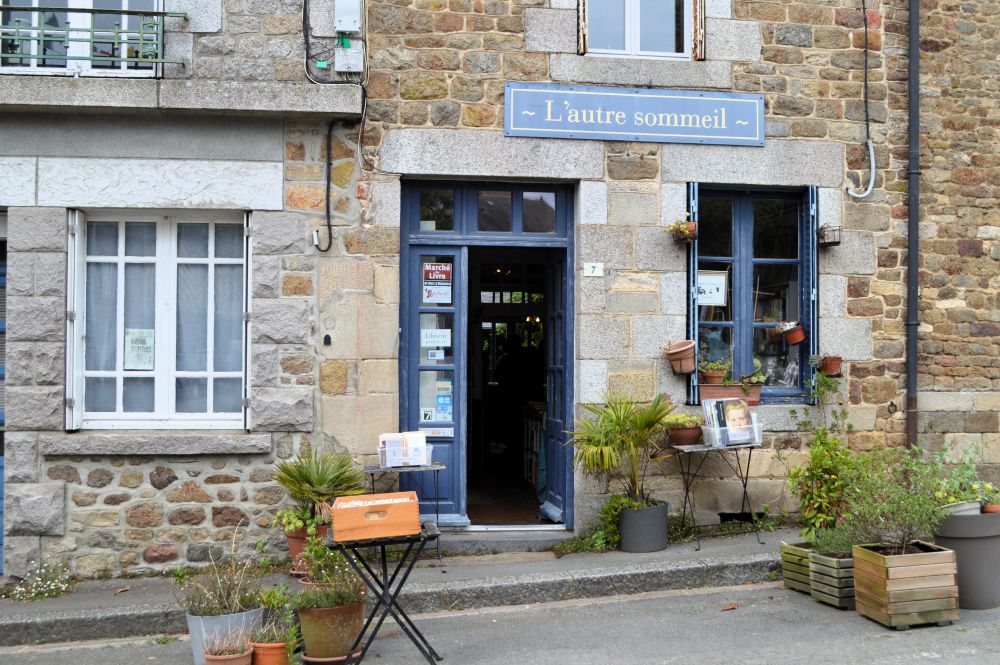 façade la la librairie L'autre sommeil à Bécherel