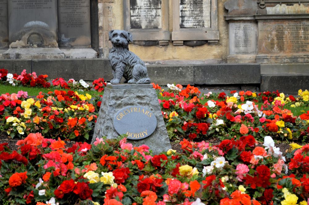 la tombe de Bobby à Greyfriars kirkyard à Edimbourg