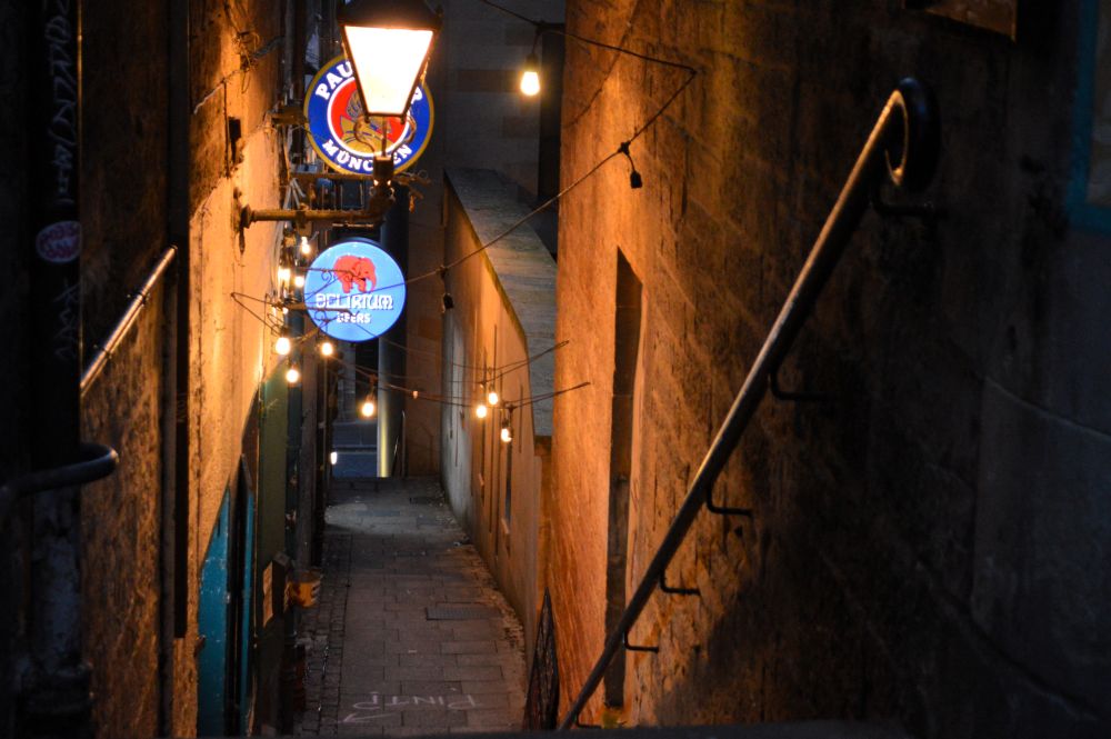un close de nuit à Edimbourg