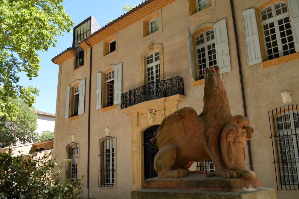 la façade avant de la bastide du Jas de Bouffan à Aix en Provence