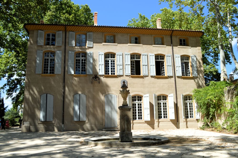 la façade arrière de la bastide du Jas de Bouffan à Aix en Provence