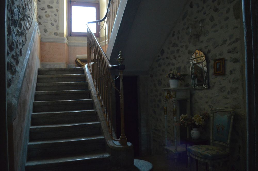 escalier à l'intérieur du château
