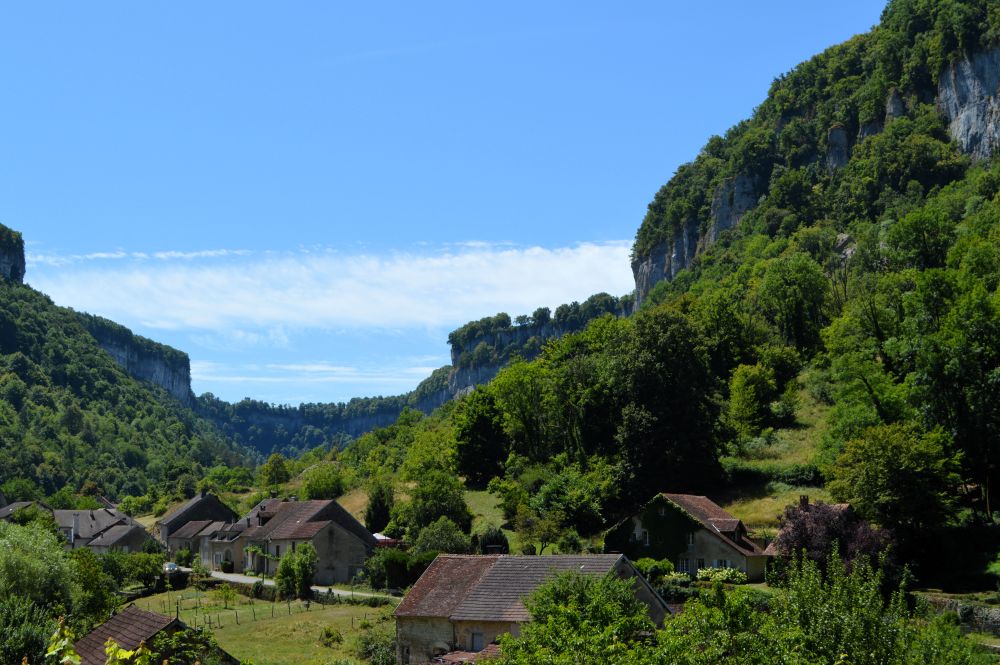 un village au fond d'une reculée dans le Jura