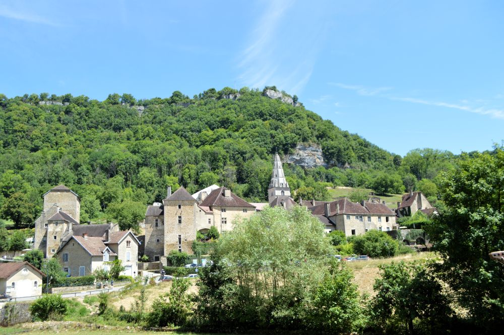 vue sur le village de Baume les Messieurs dans le Jura