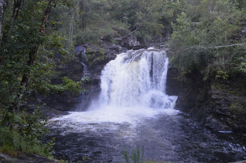 Cascade des Falls of Falloch en Ecosse après de fortes pluies