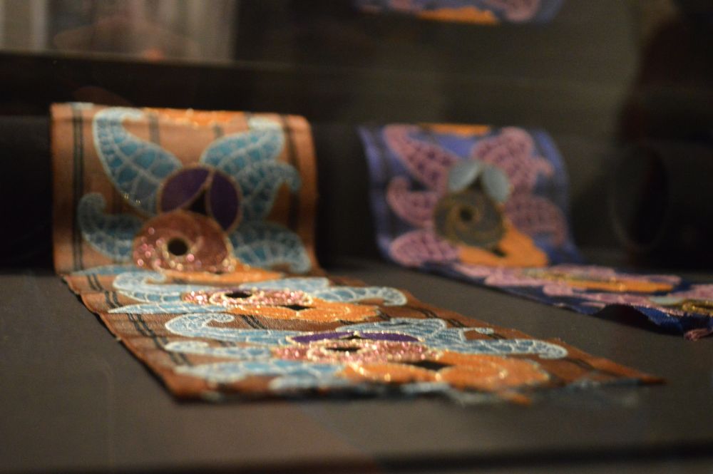 rubans Art Déco à motifs floraux tissés de fil d'or