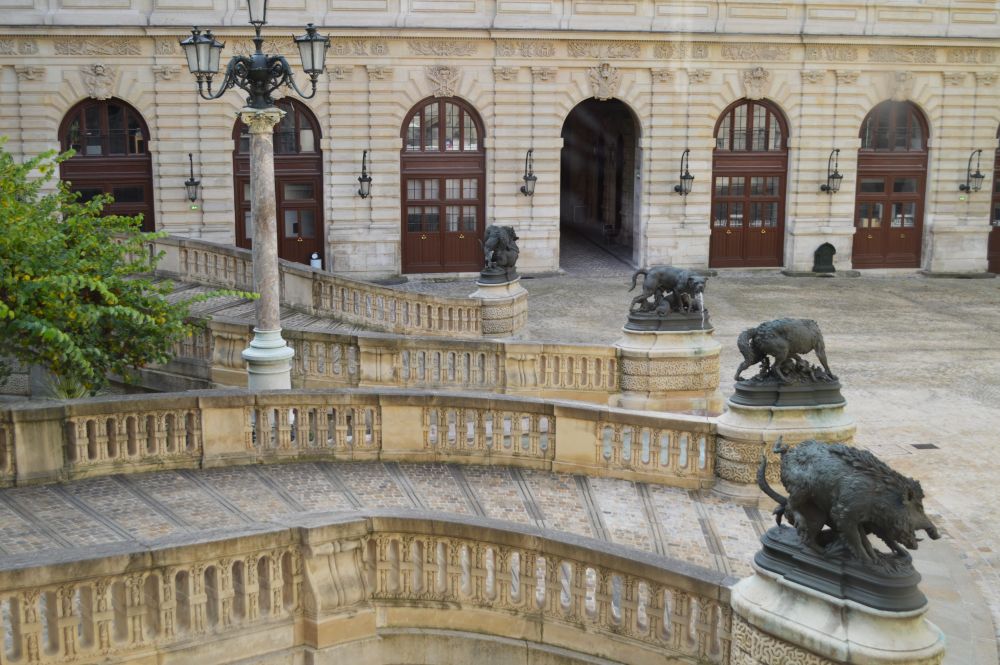 cour intérieure de style Napoléon III au musée du Louvre