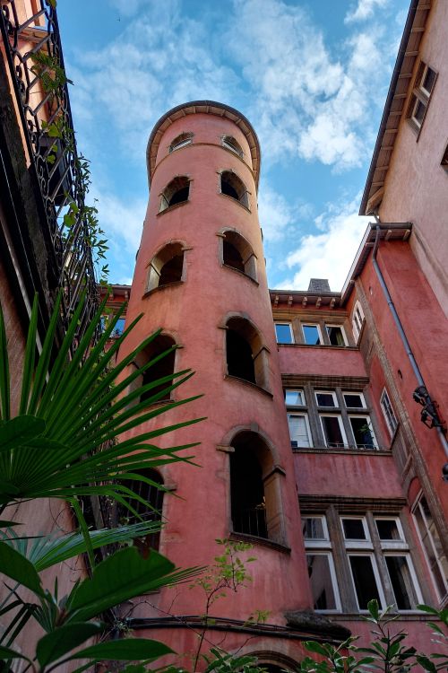 La Tour Rose dans le Vieux Lyon