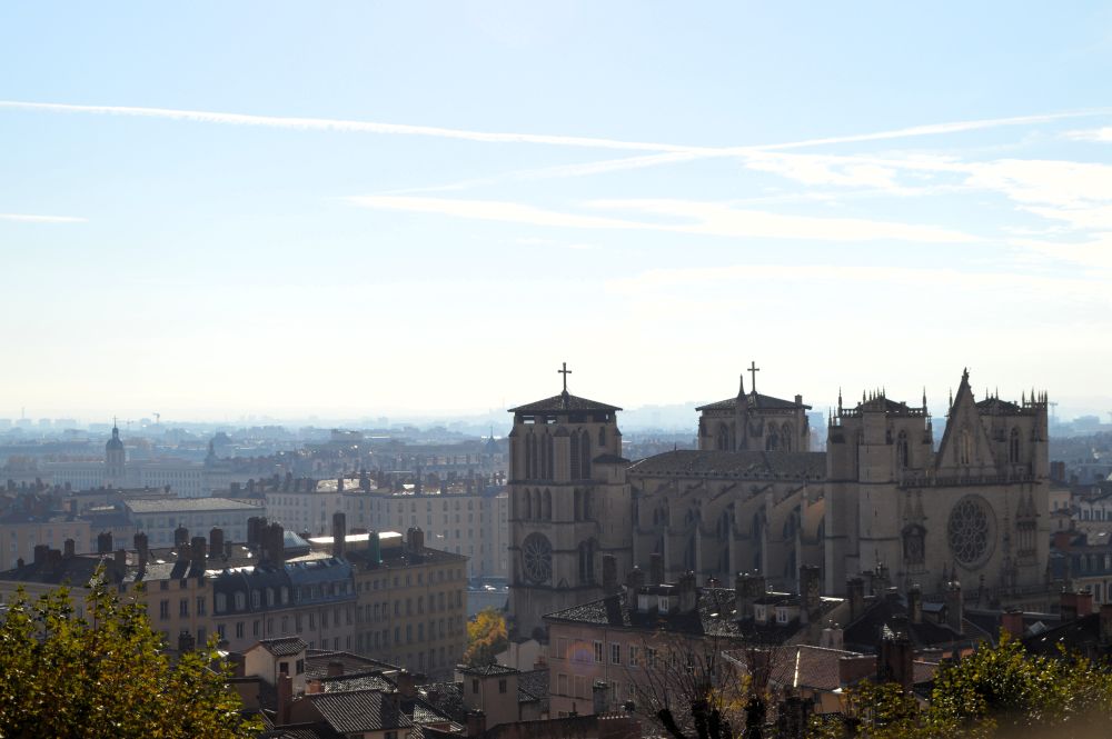 La cathédrale Saint Jean de Lyon depuis la montée Saint Barthélémy