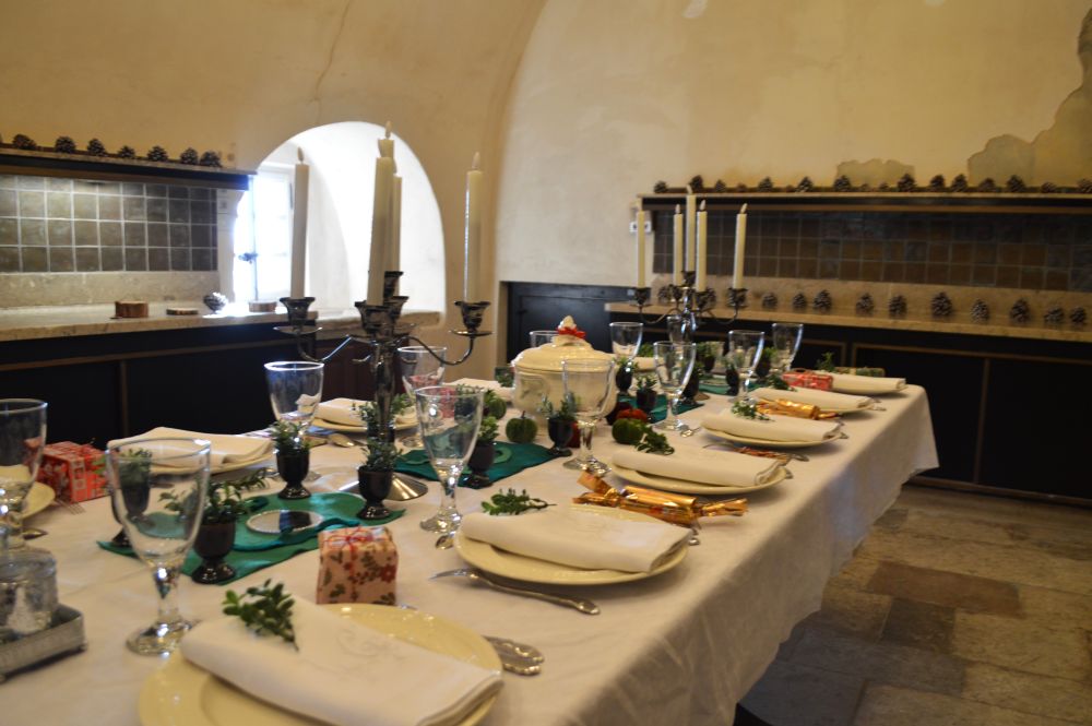table de Noël au château de Suze la Rousse