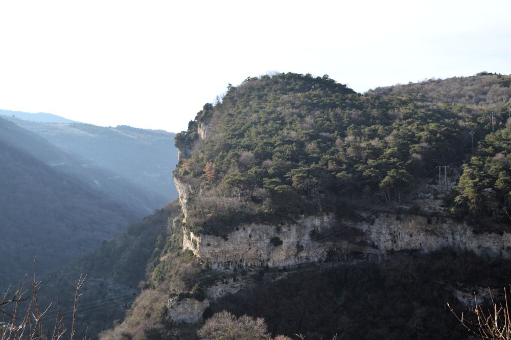falaise en moyenne montagne