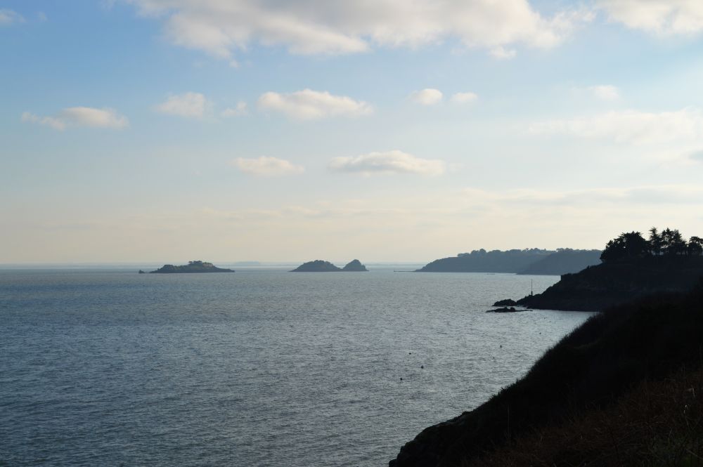 vue sur les rochers des Rimains et les pointes de Barbe Brulée et de Port Mer depuis  la pointe du Grouin