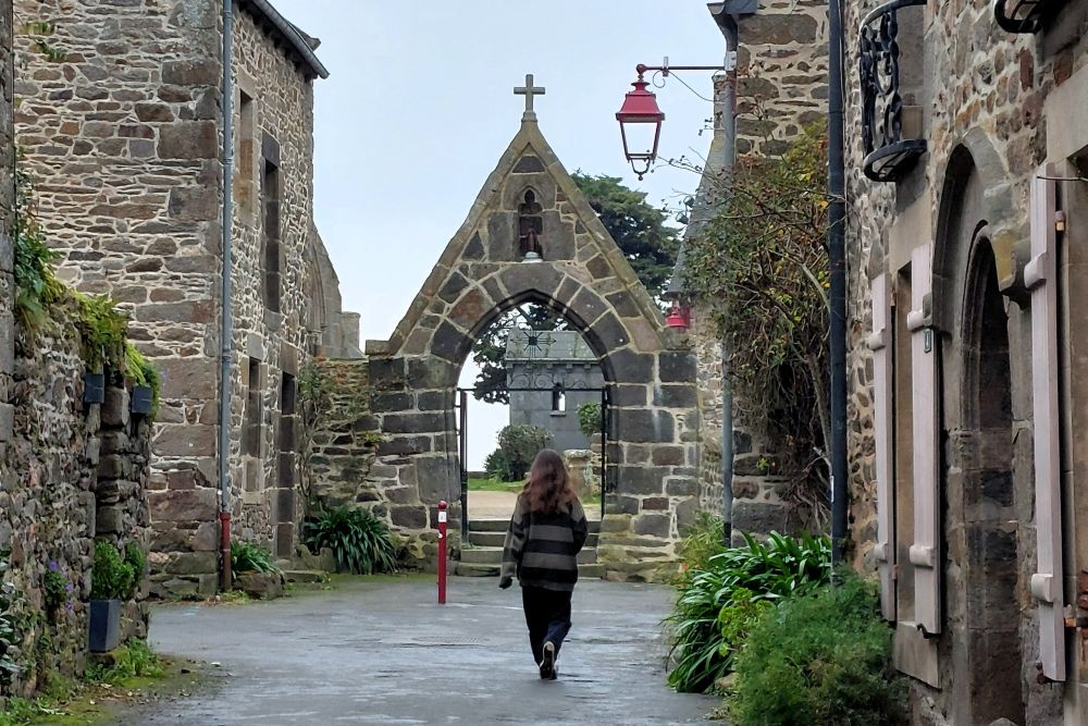 rue de Saint Suliac menant à l'enclos paroissial