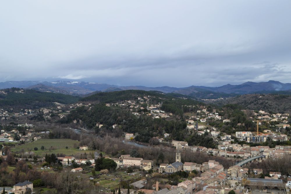 vue sur la montagne ardéchoise depuis le château d'Aubenas