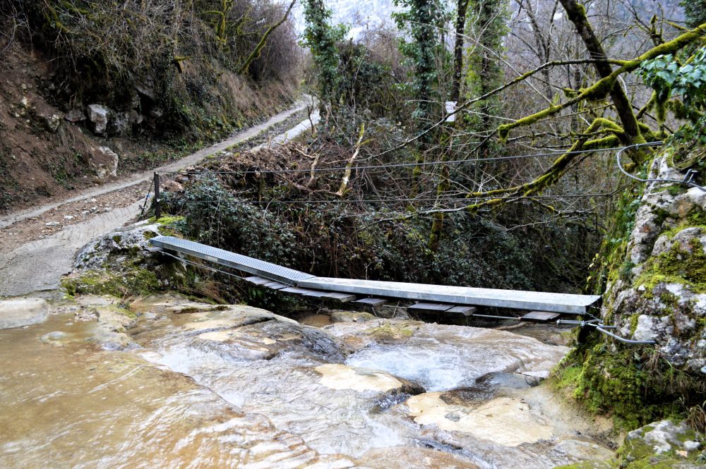 passage de gué sur un ruisseau