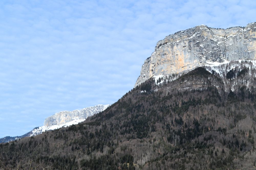 falaises calcaires dans les Aravis