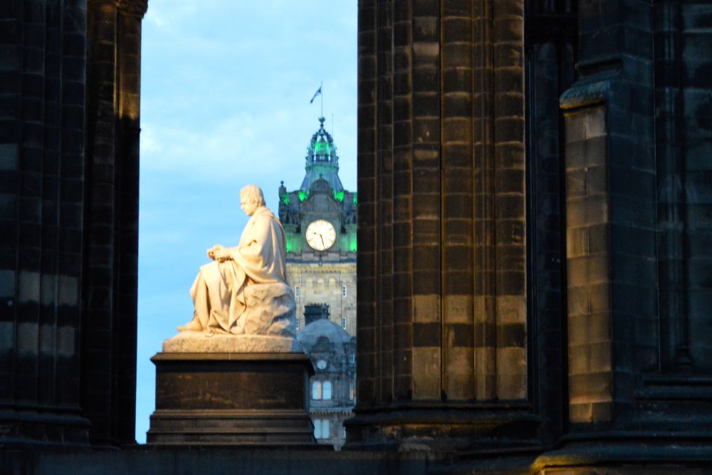 vue du Scott Monument à Edimbourg