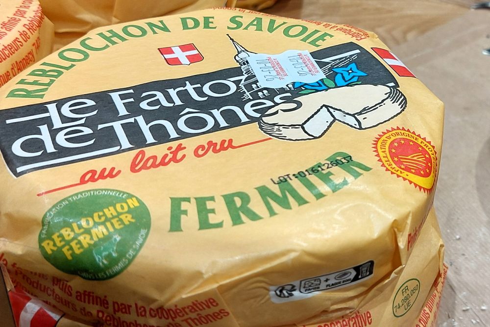 reblochon fermier dans son emballage