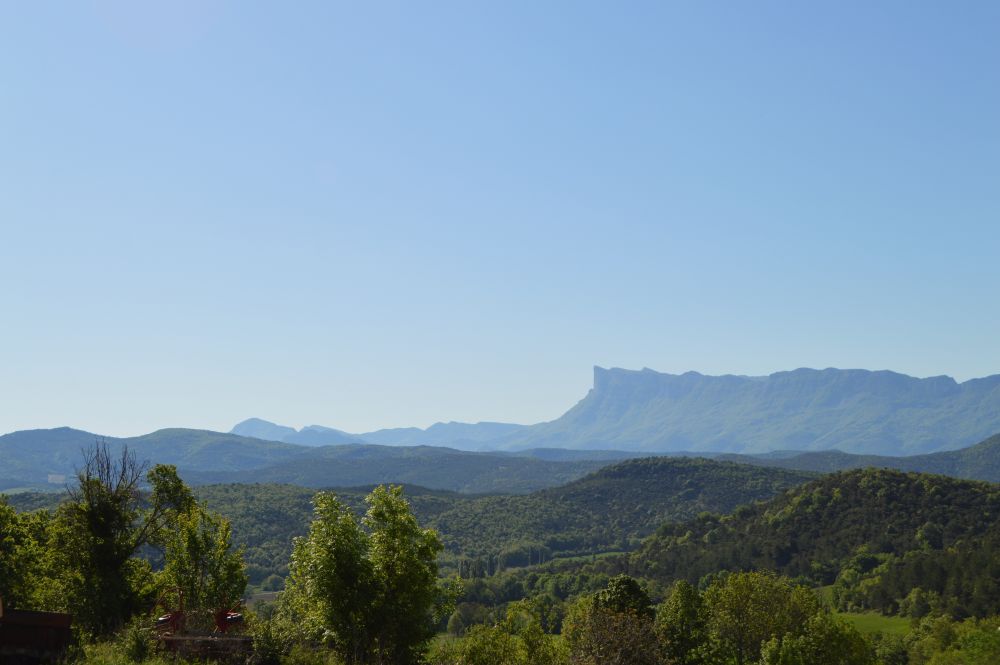 le synclinal de Saoû et les 3 Becs vu depuis le village de Suze dans la Drôme