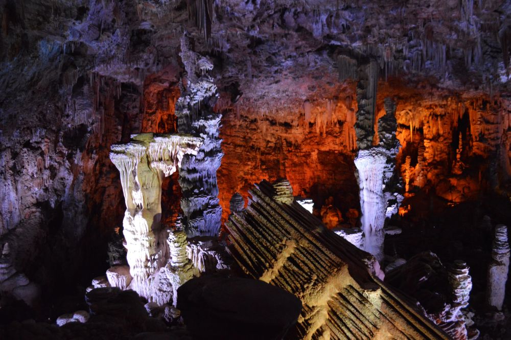 concrétions dans la grotte de la Salamandre