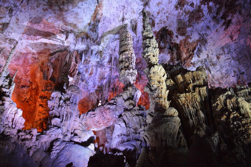 concrétions dans la grotte de la Salamandre