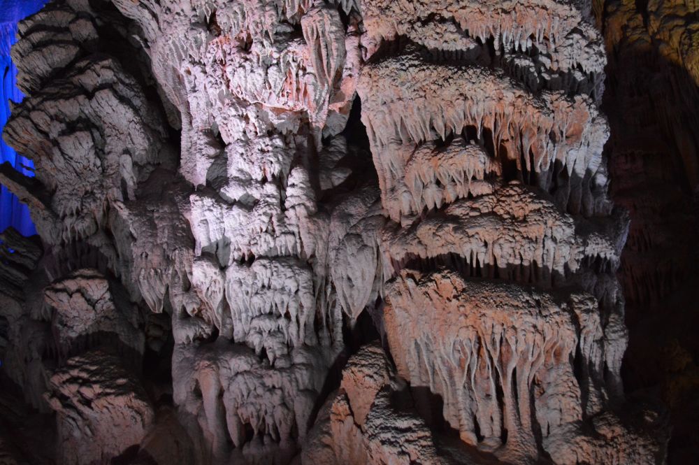 concrétions dans la grotte de la Salamandre