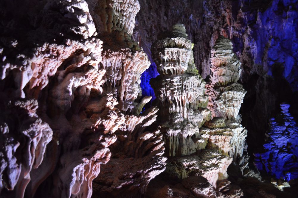 concrétions dans la grotte de la Salamandre