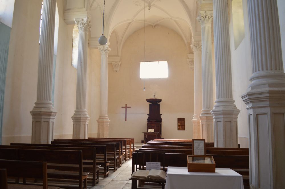 intérieur du temple de Lussan