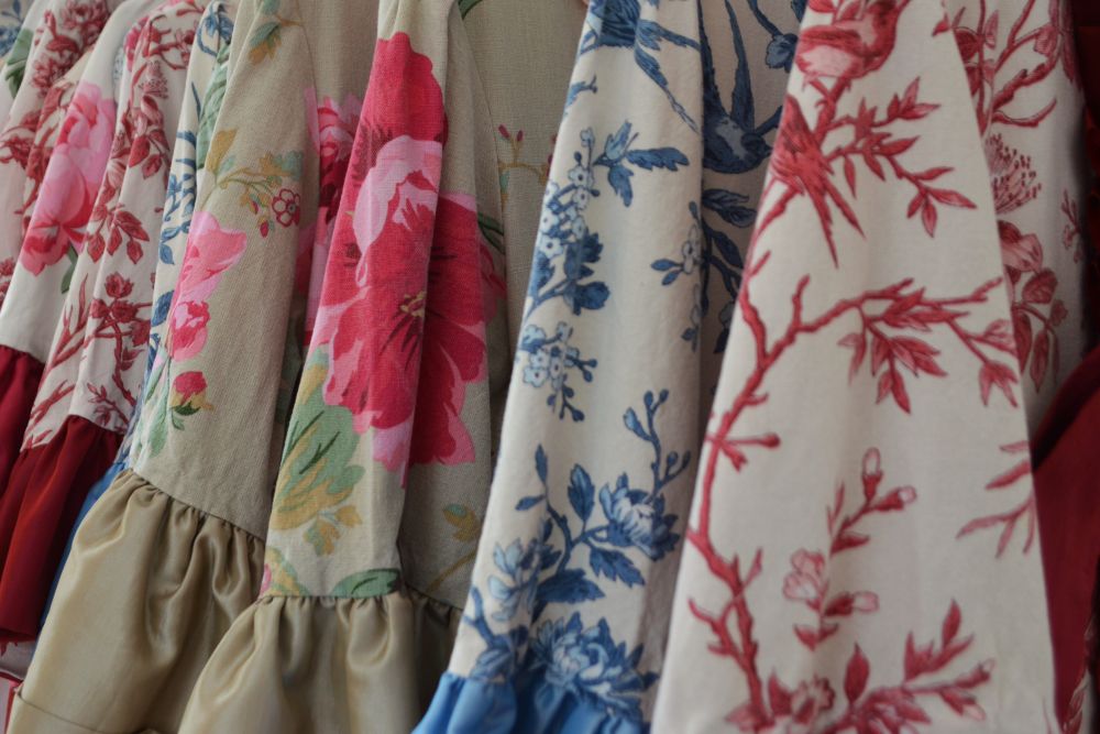 manches de robes en toile fleuries