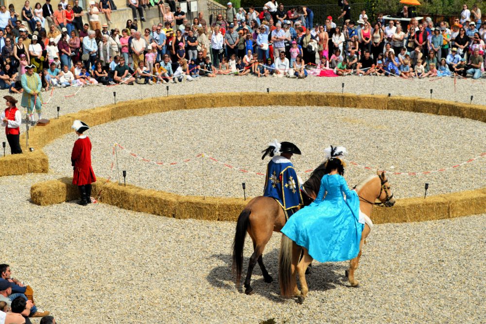 spectacle Grignan 1690 dans la cour du château de Grignan