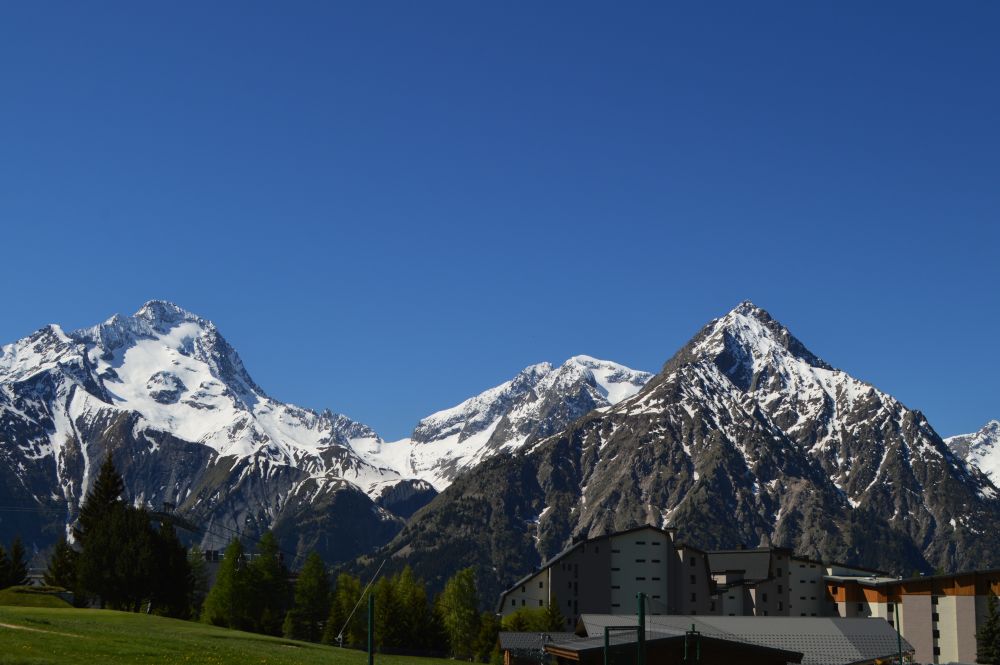 vue sur la Roche de la Muzelle depuis les 2 Alpes