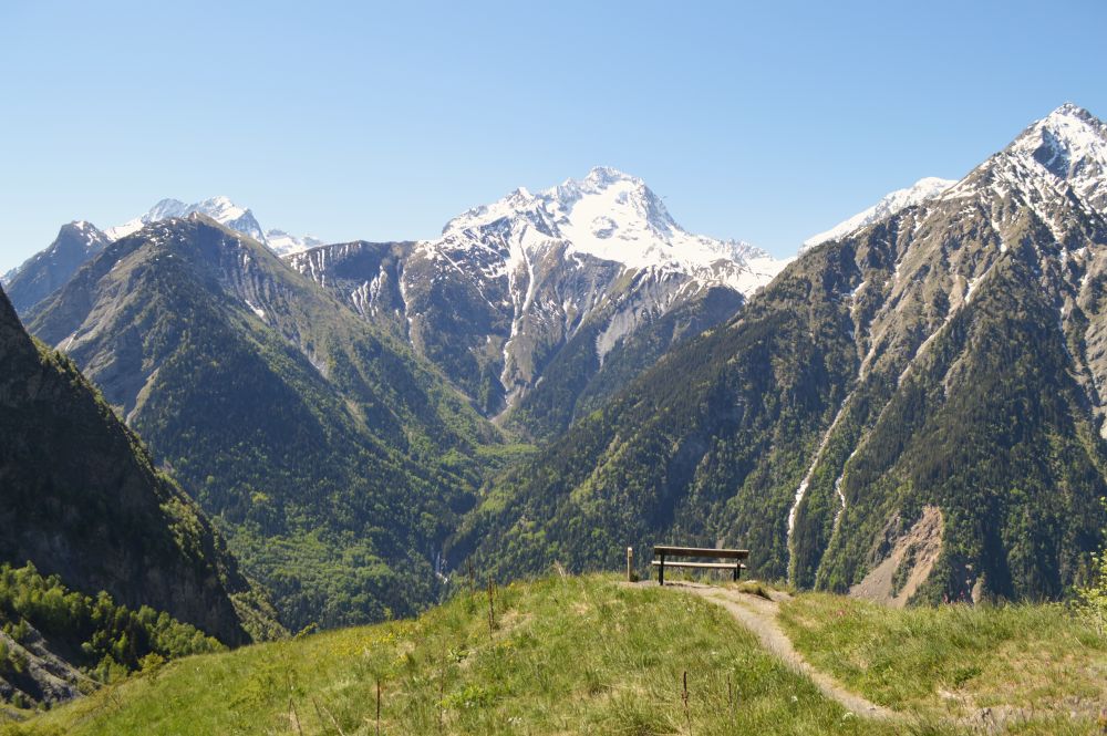 banc avec vue sur la Roche de la Muzelle