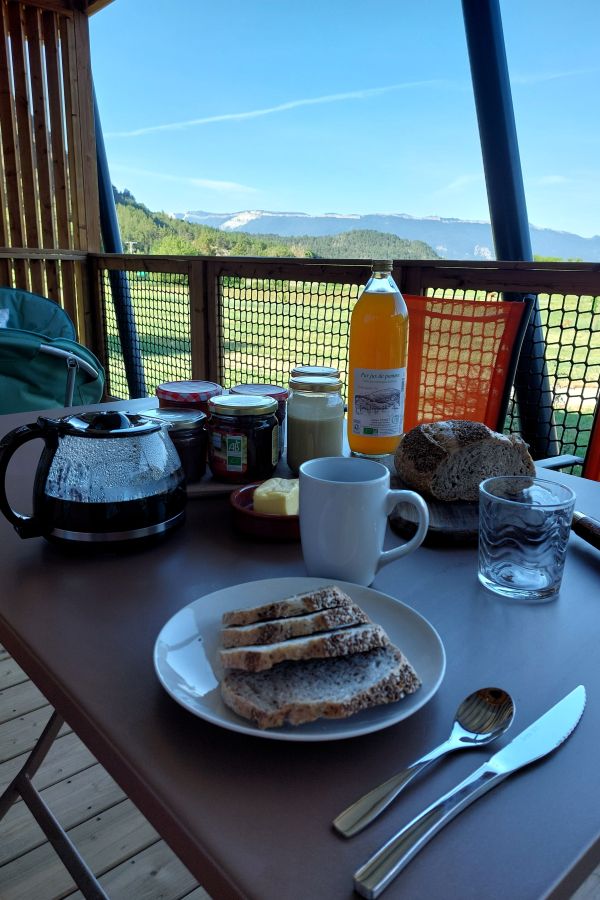 Petit déjeuner sur la terrasse