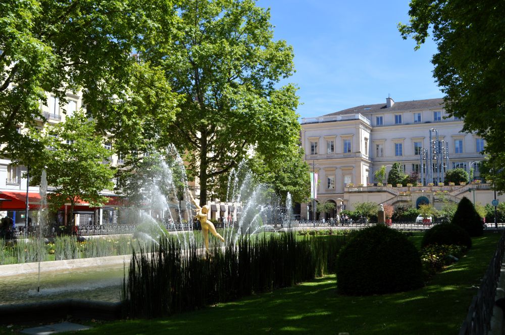 fontaine sur une place à Saint Etienne