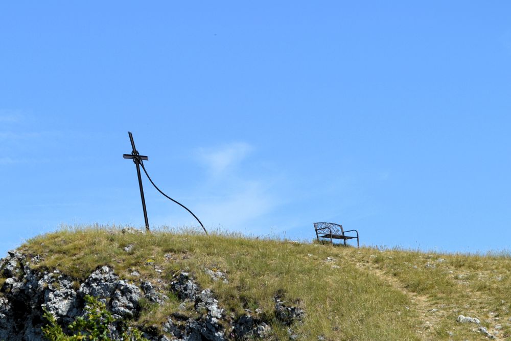 croix et banc à Ambel