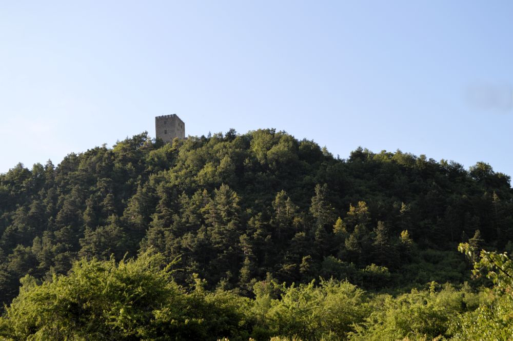 la tour de Barcelonne depuis le village