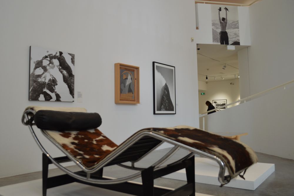 la chaise longue en tubes d'acier imaginée par Charlotte Perriand