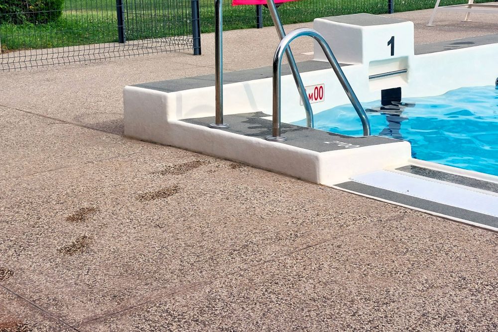 bord de piscine