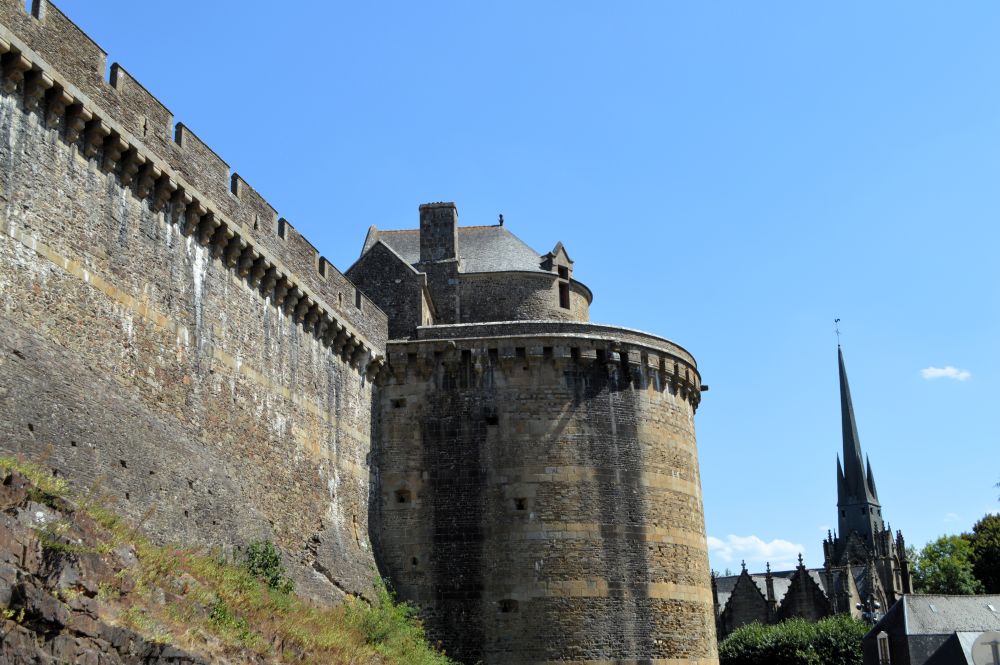 murs et tours du château de Fougères