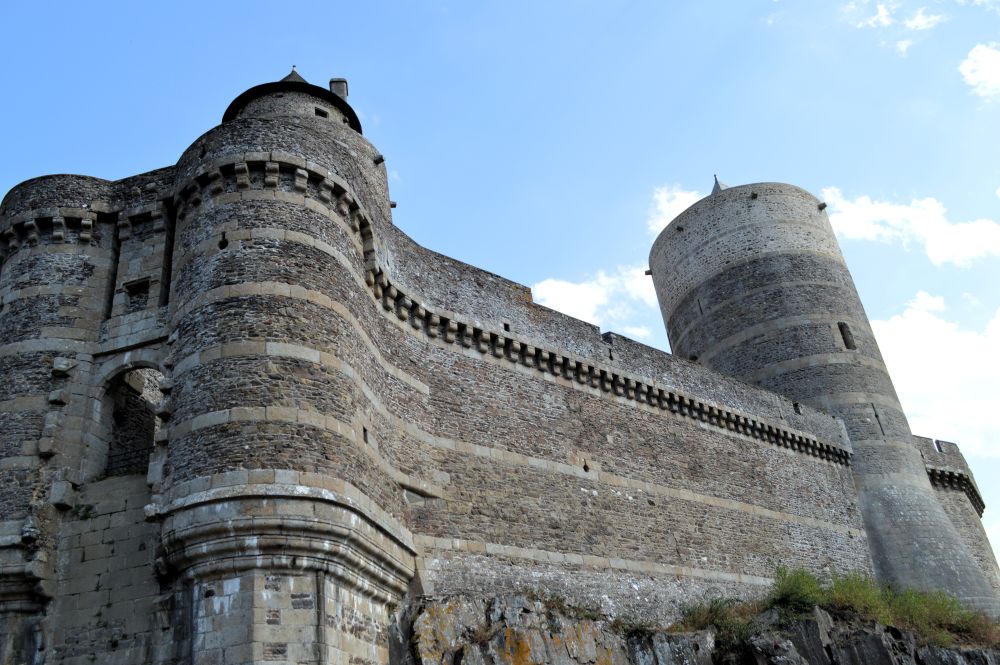 murs et tours du château de Fougères