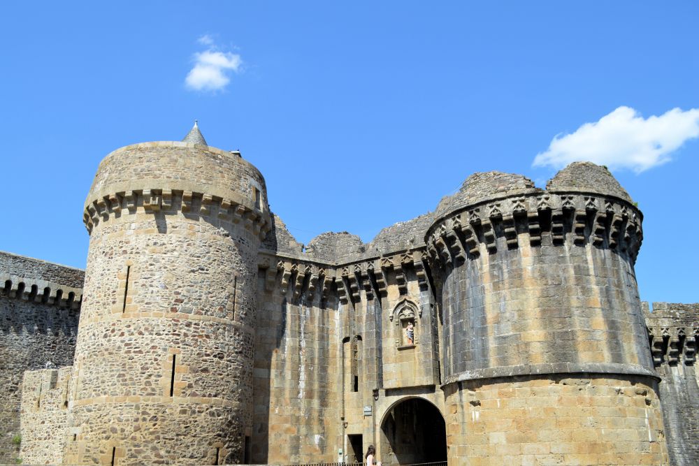 murs et tours du château de Fougères