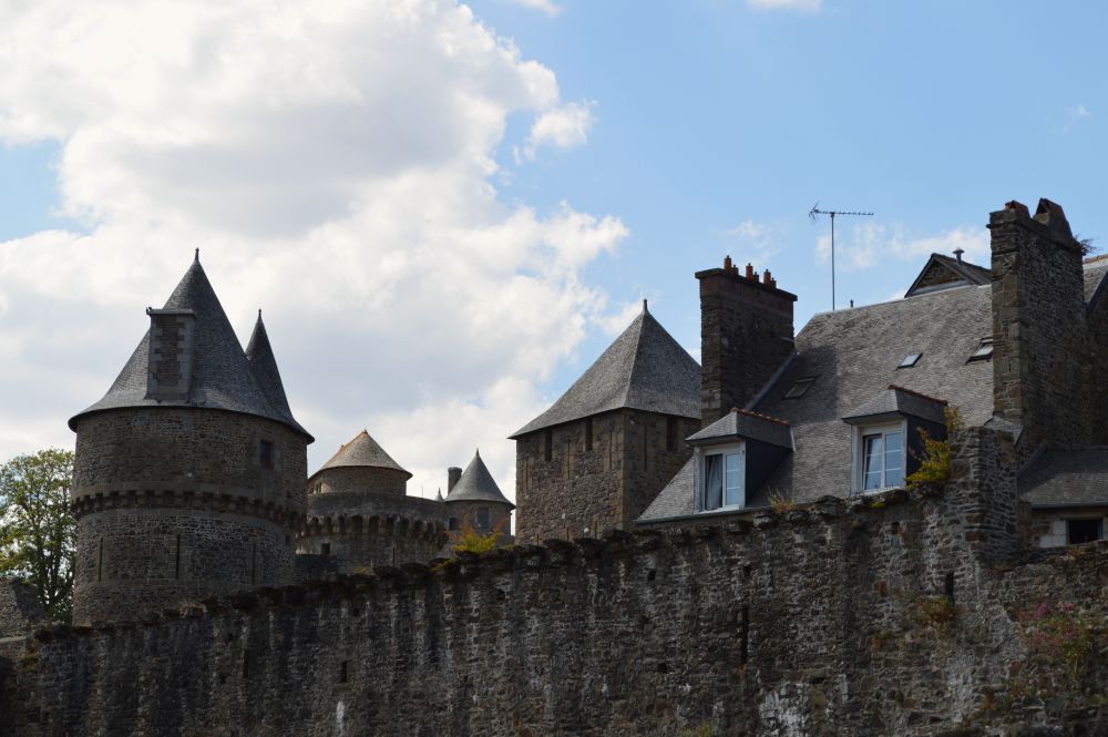 murs et tours du château de Fougères