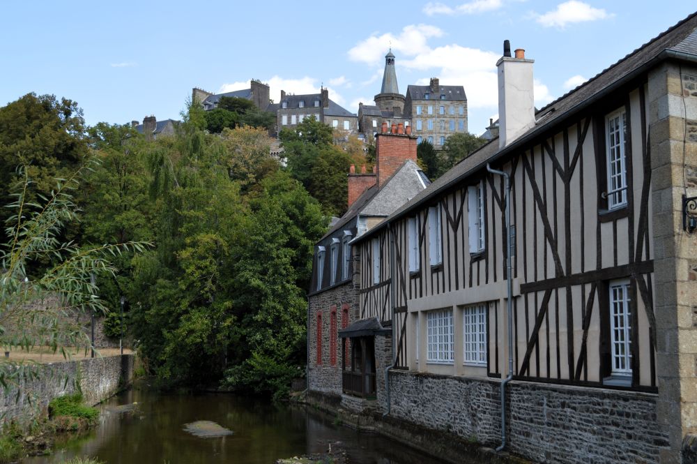 la haute ville de Fougères vue depuis la basse ville