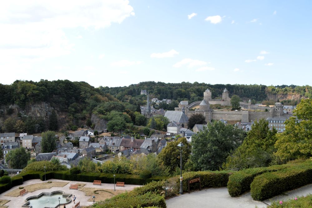 le château de Fougères depuis le jardin public