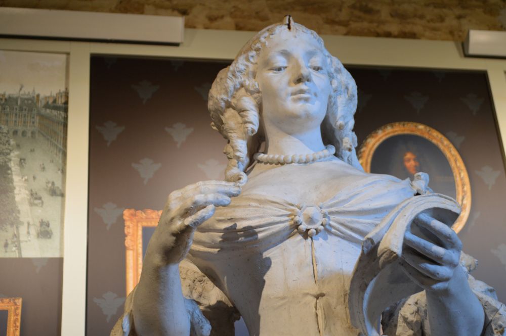 sculpture représentant Madame de Sévigné