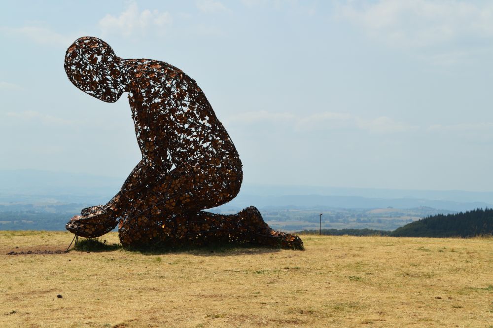Œuvre "Le géant du souffle" dans le cadre de Horizons Sancy 2026