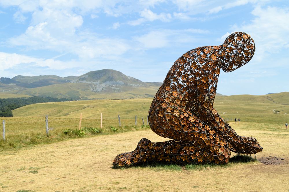 Œuvre "Le géant du souffle" dans le cadre de Horizons Sancy 2026